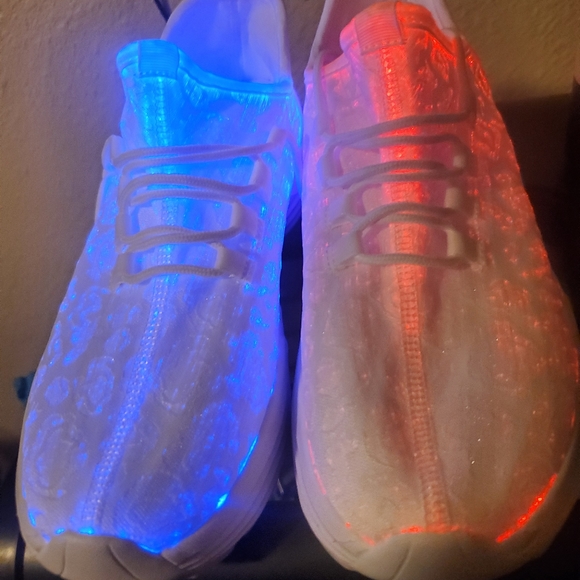 Shoes the light up at night and the size uk 40 us men 7  and us women 9.5 - Picture 10 of 11